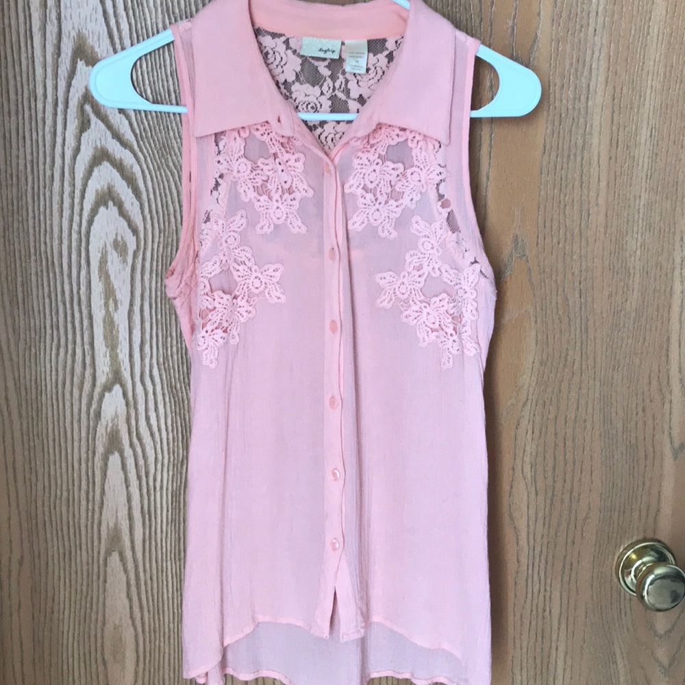 Daytrip Coral/Blush Lace Button-Up Tank - Size X-Small $7